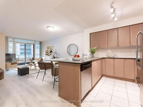 508-525 Wilson Ave, Toronto, ON - Indoor Photo Showing Kitchen