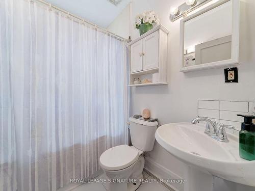 5 Elward Blvd, Toronto, ON - Indoor Photo Showing Bathroom