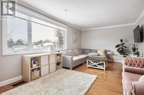 2 - 333 Zephyr Avenue, Ottawa, ON - Indoor Photo Showing Living Room