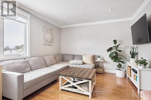 2 - 333 Zephyr Avenue, Ottawa, ON - Indoor Photo Showing Living Room