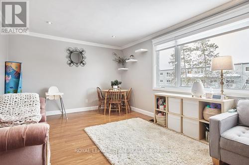 2 - 333 Zephyr Avenue, Ottawa, ON - Indoor Photo Showing Living Room