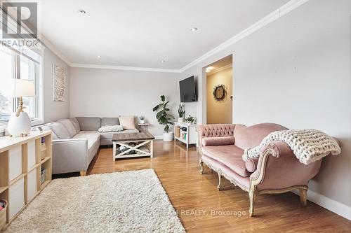 2 - 333 Zephyr Avenue, Ottawa, ON - Indoor Photo Showing Living Room