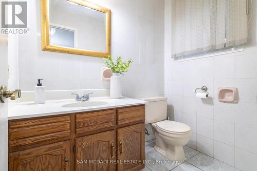 2093 The Chase, Mississauga, ON - Indoor Photo Showing Bathroom