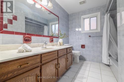 2093 The Chase, Mississauga, ON - Indoor Photo Showing Bathroom