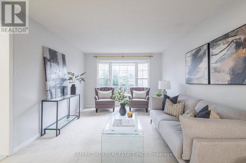 2093 The Chase, Mississauga, ON - Indoor Photo Showing Living Room