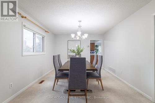 2093 The Chase, Mississauga, ON - Indoor Photo Showing Dining Room