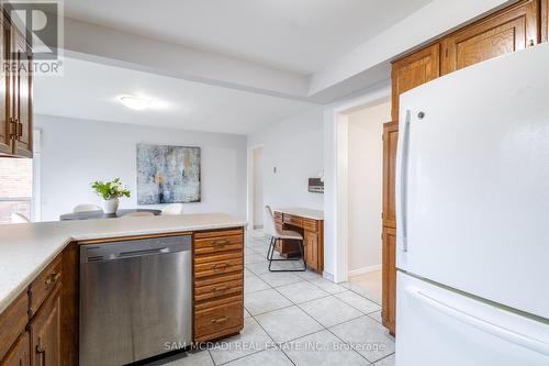 2093 The Chase, Mississauga, ON - Indoor Photo Showing Kitchen