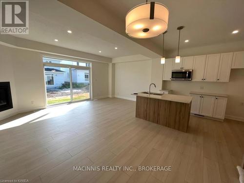 1433 Summer Street, Kingston (Kingston East (Incl Barret Crt)), ON - Indoor Photo Showing Kitchen