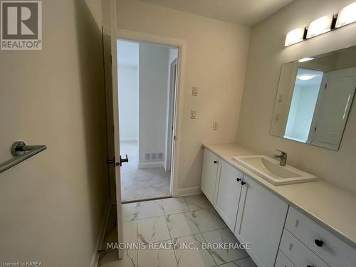 1433 Summer Street, Kingston (Kingston East (Incl Barret Crt)), ON - Indoor Photo Showing Bathroom