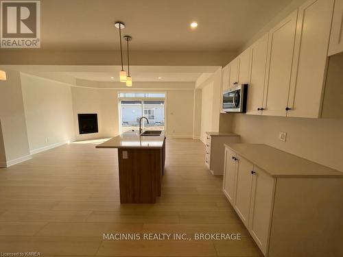 1433 Summer Street, Kingston (Kingston East (Incl Barret Crt)), ON - Indoor Photo Showing Kitchen