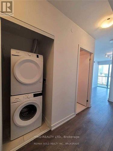 1609 - 159 Wellesley Street E, Toronto, ON - Indoor Photo Showing Laundry Room