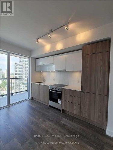 1609 - 159 Wellesley Street E, Toronto, ON - Indoor Photo Showing Kitchen