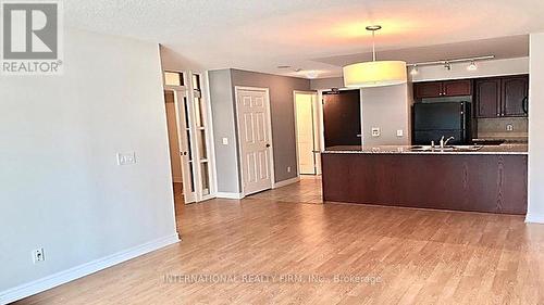 520 - 51 Lower Simcoe Street, Toronto, ON - Indoor Photo Showing Kitchen