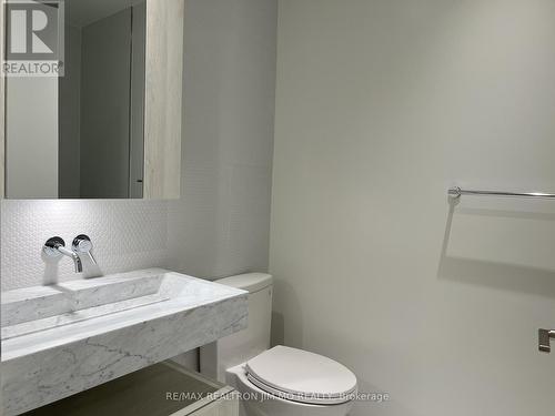 1410 - 11 Yorkville Avenue, Toronto, ON - Indoor Photo Showing Bathroom