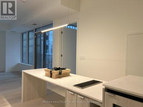 1410 - 11 Yorkville Avenue, Toronto, ON - Indoor