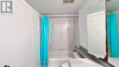 1608 - 430 Mclevin Avenue, Toronto, ON - Indoor Photo Showing Bathroom