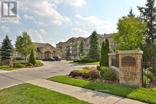 304 - 1490 Bishops Gate, Oakville, ON - Outdoor