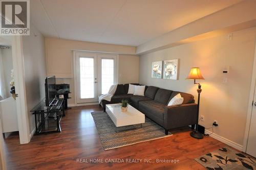 304 - 1490 Bishops Gate, Oakville, ON - Indoor Photo Showing Living Room