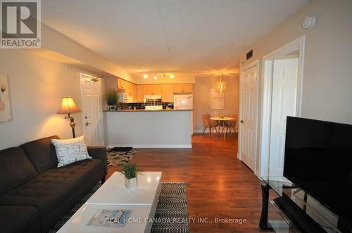 304 - 1490 Bishops Gate, Oakville, ON - Indoor Photo Showing Living Room