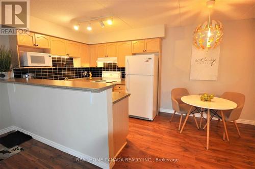 304 - 1490 Bishops Gate, Oakville, ON - Indoor Photo Showing Kitchen