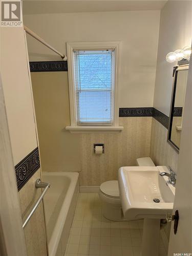 1303 Montague Street, Regina, SK - Indoor Photo Showing Bathroom