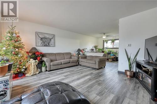 238-240 Finkle Street, Woodstock, ON - Indoor Photo Showing Living Room