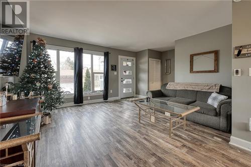 240 - 238-240 Finkle Street, Woodstock, ON - Indoor Photo Showing Living Room