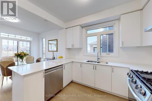 10 Meadow Vista Crescent, East Gwillimbury, ON - Indoor Photo Showing Kitchen With Double Sink