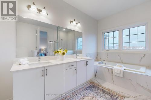 10 Meadow Vista Crescent, East Gwillimbury, ON - Indoor Photo Showing Bathroom