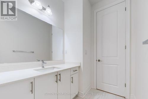 10 Meadow Vista Crescent, East Gwillimbury, ON - Indoor Photo Showing Bathroom