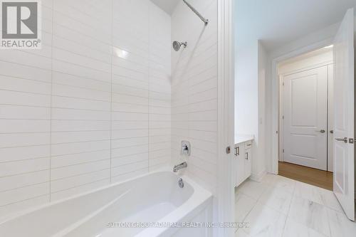 10 Meadow Vista Crescent, East Gwillimbury, ON - Indoor Photo Showing Bathroom