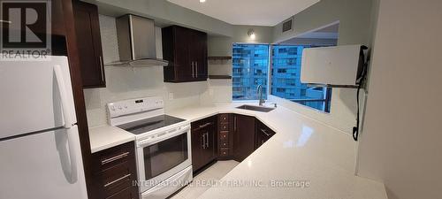 1813 - 10 Yonge Street, Toronto, ON - Indoor Photo Showing Kitchen