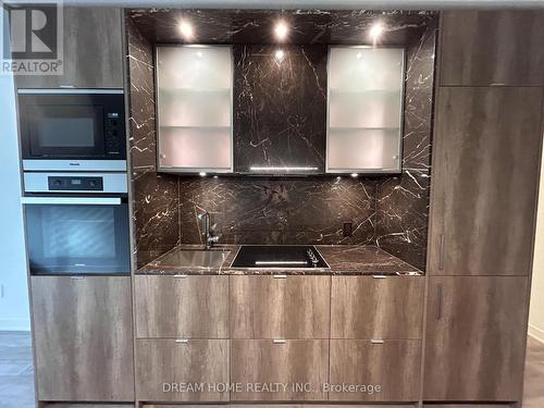 1011 - 11 Yorkville Avenue, Toronto, ON - Indoor Photo Showing Kitchen