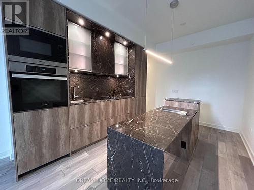 1011 - 11 Yorkville Avenue, Toronto, ON - Indoor Photo Showing Kitchen