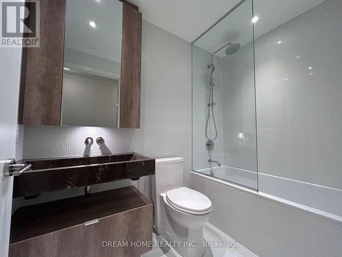 1011 - 11 Yorkville Avenue, Toronto, ON - Indoor Photo Showing Bathroom