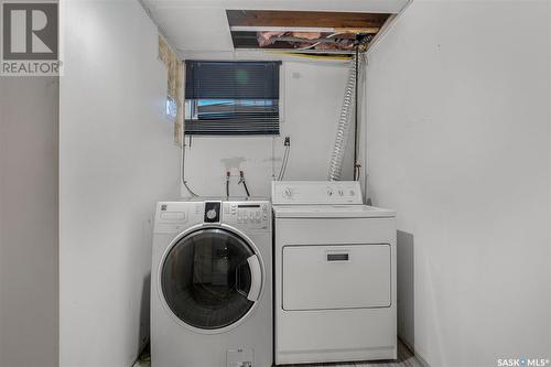 2205 Broadway Avenue, Saskatoon, SK - Indoor Photo Showing Laundry Room