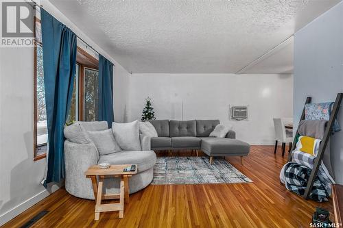 2205 Broadway Avenue, Saskatoon, SK - Indoor Photo Showing Living Room