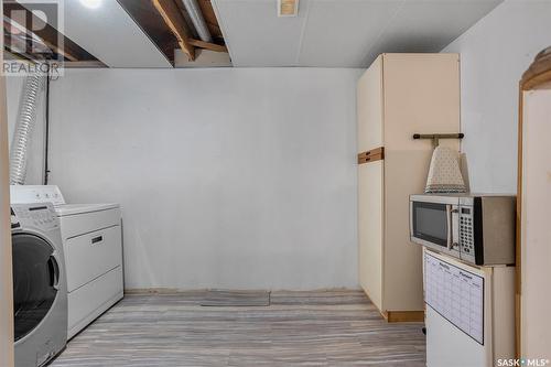 2205 Broadway Avenue, Saskatoon, SK - Indoor Photo Showing Laundry Room