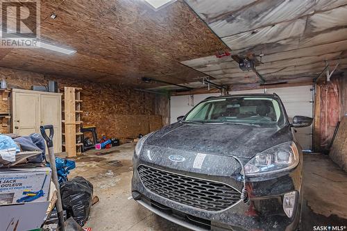 2205 Broadway Avenue, Saskatoon, SK - Indoor Photo Showing Garage