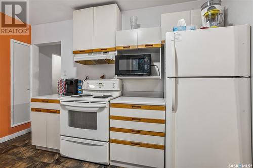 2205 Broadway Avenue, Saskatoon, SK - Indoor Photo Showing Kitchen