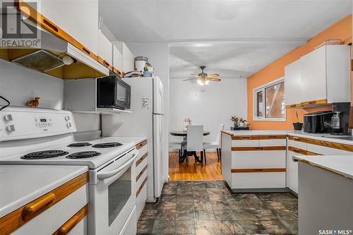 2205 Broadway Avenue, Saskatoon, SK - Indoor Photo Showing Kitchen