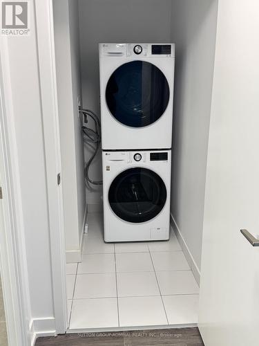 225 Malta Ave Avenue, Brampton, ON - Indoor Photo Showing Laundry Room