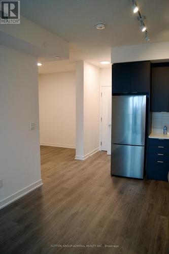 225 Malta Ave Avenue, Brampton, ON - Indoor Photo Showing Kitchen