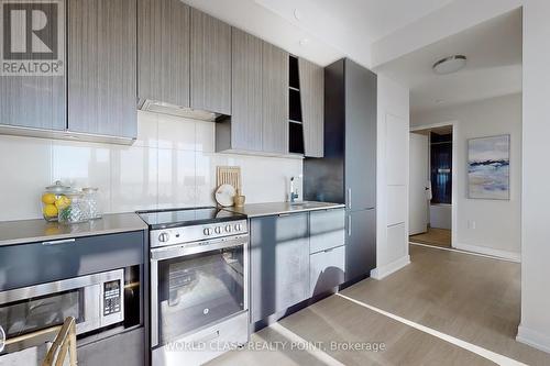 4210 - 3883 Quartz Road N, Mississauga, ON - Indoor Photo Showing Kitchen