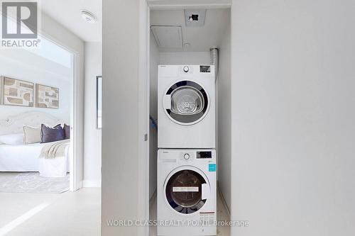 4210 - 3883 Quartz Road N, Mississauga, ON - Indoor Photo Showing Laundry Room