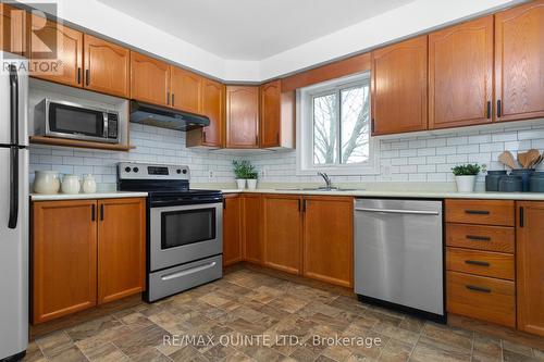 102 Cedar Street, Brighton, ON - Indoor Photo Showing Kitchen