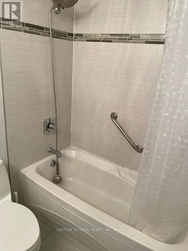 417 - 1000 Cedarglen Gate, Mississauga, ON - Indoor Photo Showing Bathroom