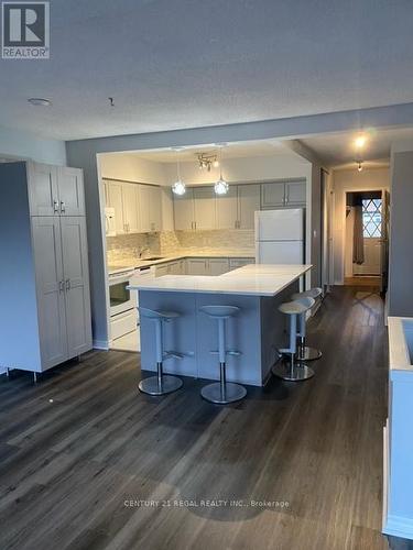 417 - 1000 Cedarglen Gate, Mississauga, ON - Indoor Photo Showing Kitchen