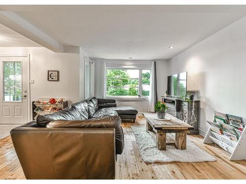 Salon - 229Z  - 229Bz Av. Bélisle, Sainte-Agathe-Des-Monts, QC - Indoor Photo Showing Living Room