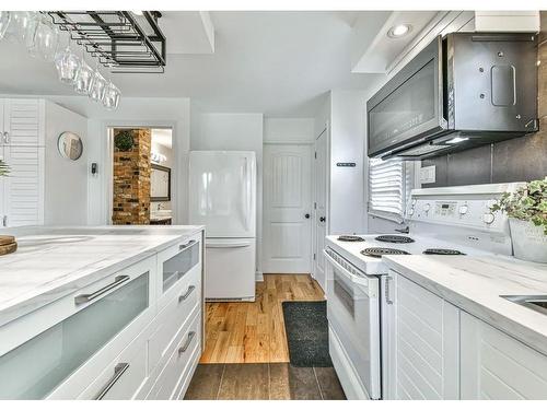 Cuisine - 229Z  - 229Bz Av. Bélisle, Sainte-Agathe-Des-Monts, QC - Indoor Photo Showing Kitchen